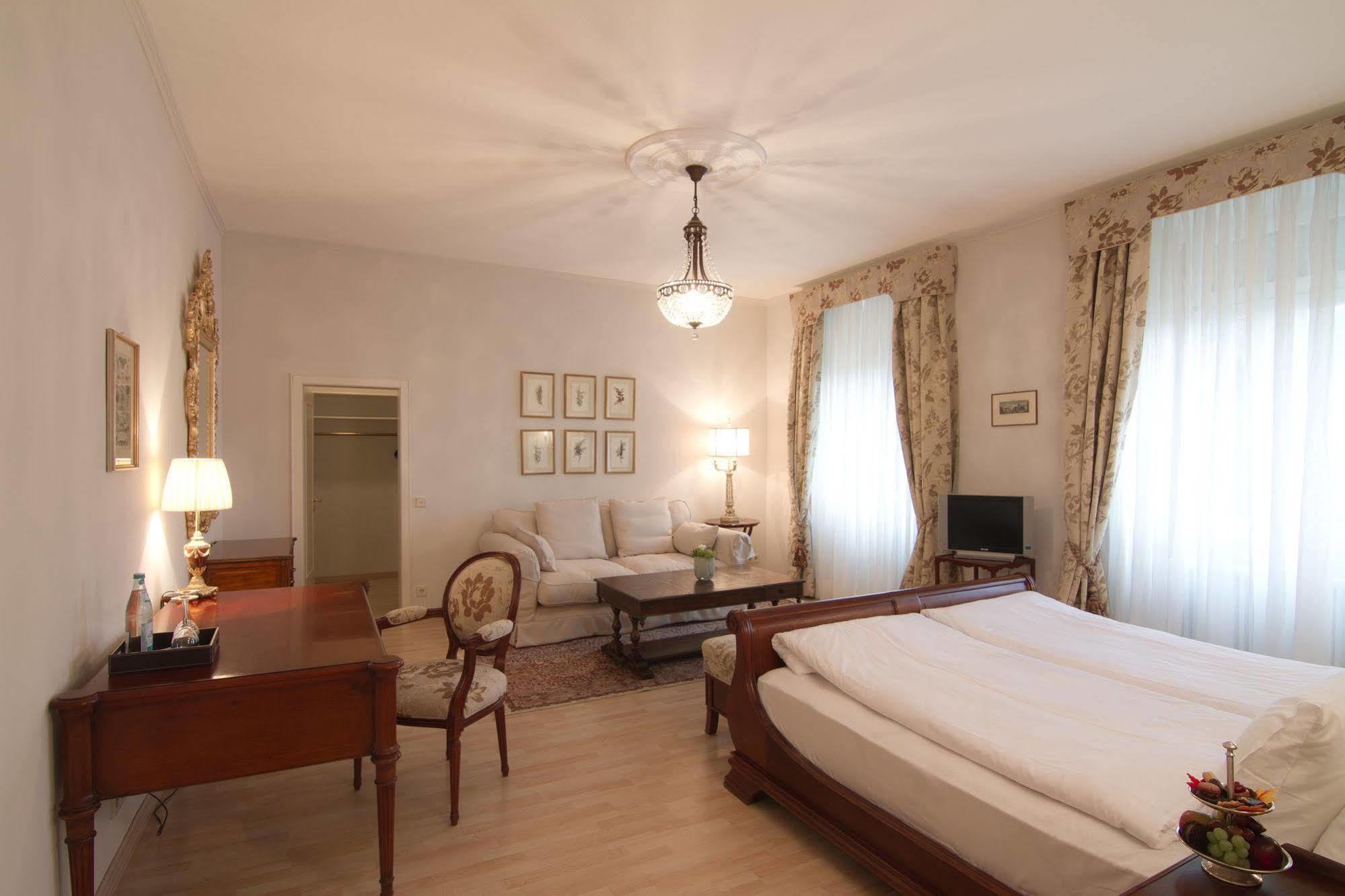 Hotel Romerbad Баденвайлер Екстериор снимка