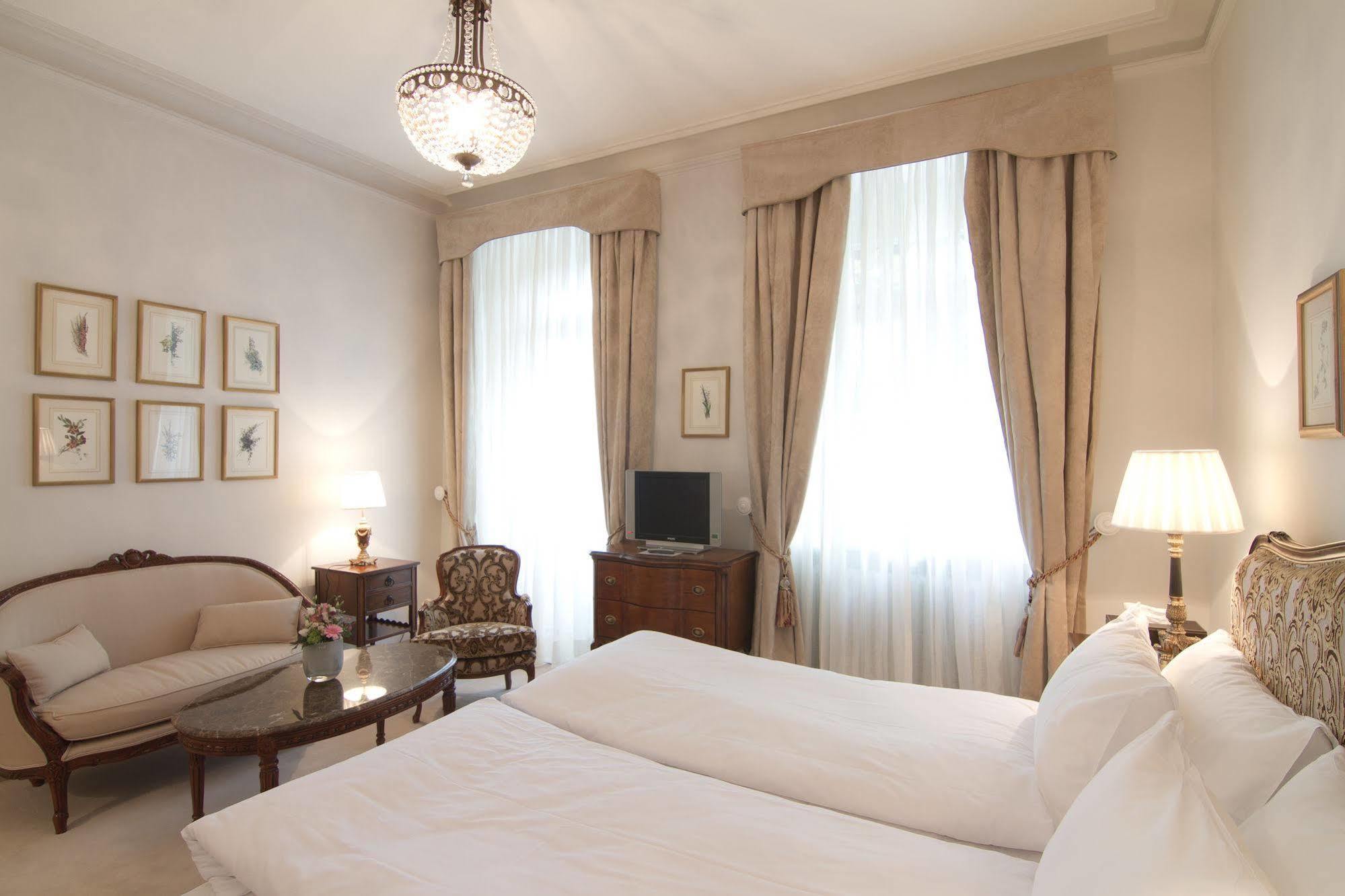Hotel Romerbad Баденвайлер Екстериор снимка